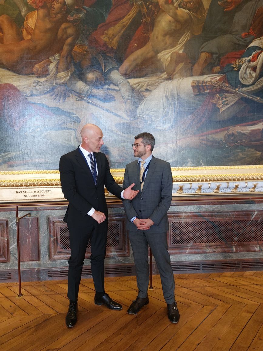 Tak skal du have, Peter! 
Very good exchange with Peter Halling, CEO of <a href="/ALK_net/">ALK</a>, 🇩🇰 biopharma company specialising in the treatment of allergies and already present in the East of 🇫🇷. We discussed investment drivers and medicine pricing policy in 🇪🇺.
#ChooseFrance