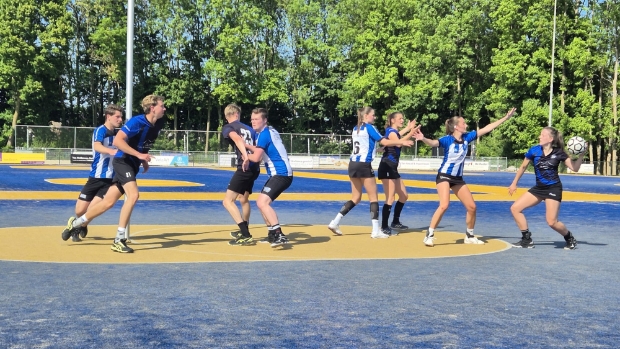 DOT herpakt zich met ruime overwinning -  kliknieuwsoss.nl/l/236978