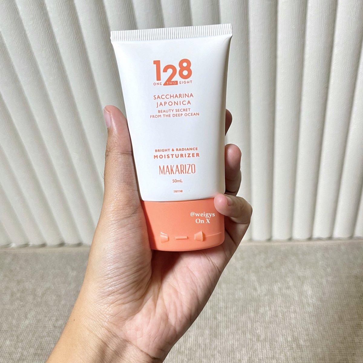 weigys's tweet photo. Suka banget sama moisturizer ini, ampuh buat ngurangin redness ku ini bahkan pori-pori ku juga mengecil😭👍🏻

Liat afternya ini hasilnya better kan!😭 https://t.co/L0SRq5boxV
