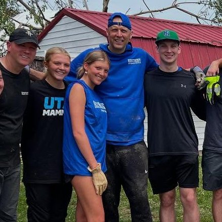 rarerookies's tweet photo. Hat to the back &amp; covered in dirt. This picture speaks a thousand words. https://t.co/kRcTOrL4lb