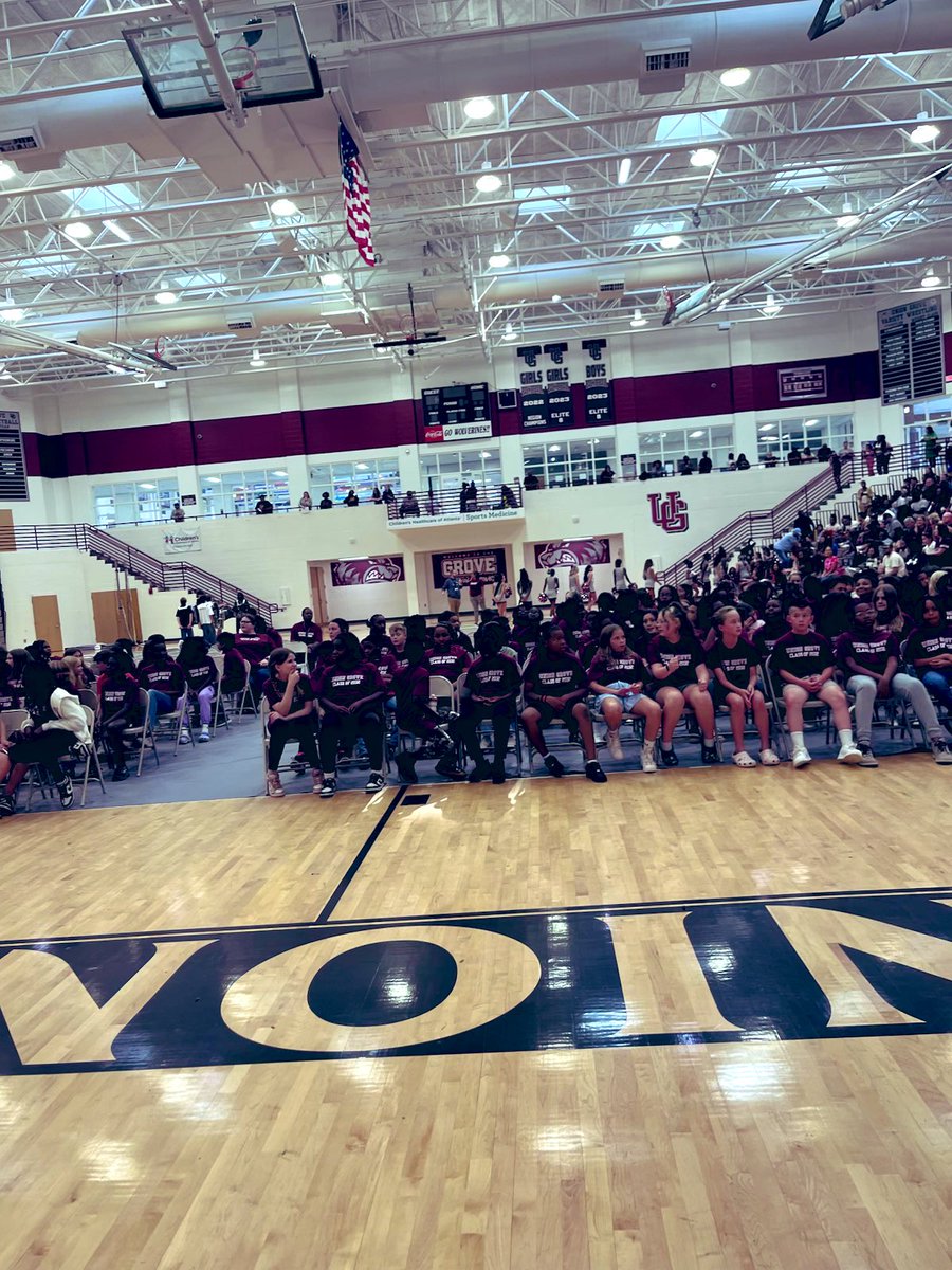 DFlowLeads's tweet photo. We are Wolverines! Our rising 6th graders may come from 3 different elementary schools, but they showed up to connect &amp; unify as ONE community, ONE heart, and ONE future.  #alrightalright #ChampiomsAreMADE @eastlake_hcs @Timberridge_HCS @hfemiway @ugmswolverines @UGHS_Wolverines https://t.co/veCGGM8jdG