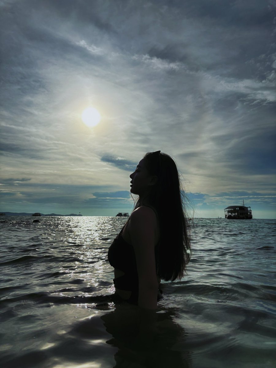 monday__yy's tweet photo. เกาะล้านนนนน 🖤🌊 https://t.co/igsYdjWDjB