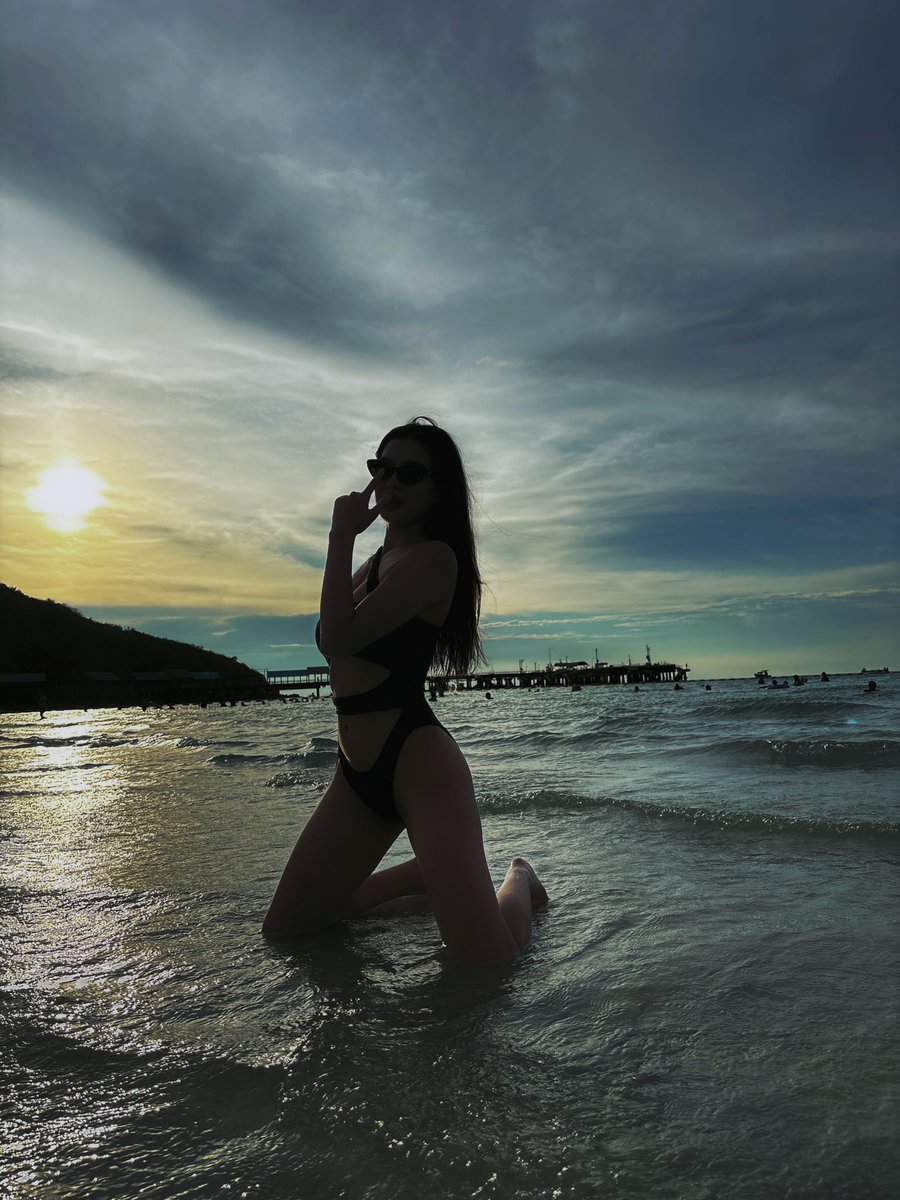 monday__yy's tweet photo. เกาะล้านนนนน 🖤🌊 https://t.co/igsYdjWDjB