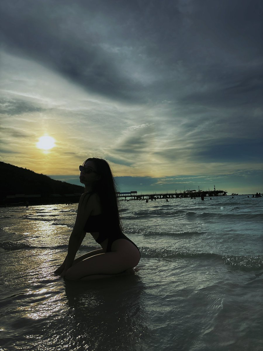 monday__yy's tweet photo. เกาะล้านนนนน 🖤🌊 https://t.co/igsYdjWDjB