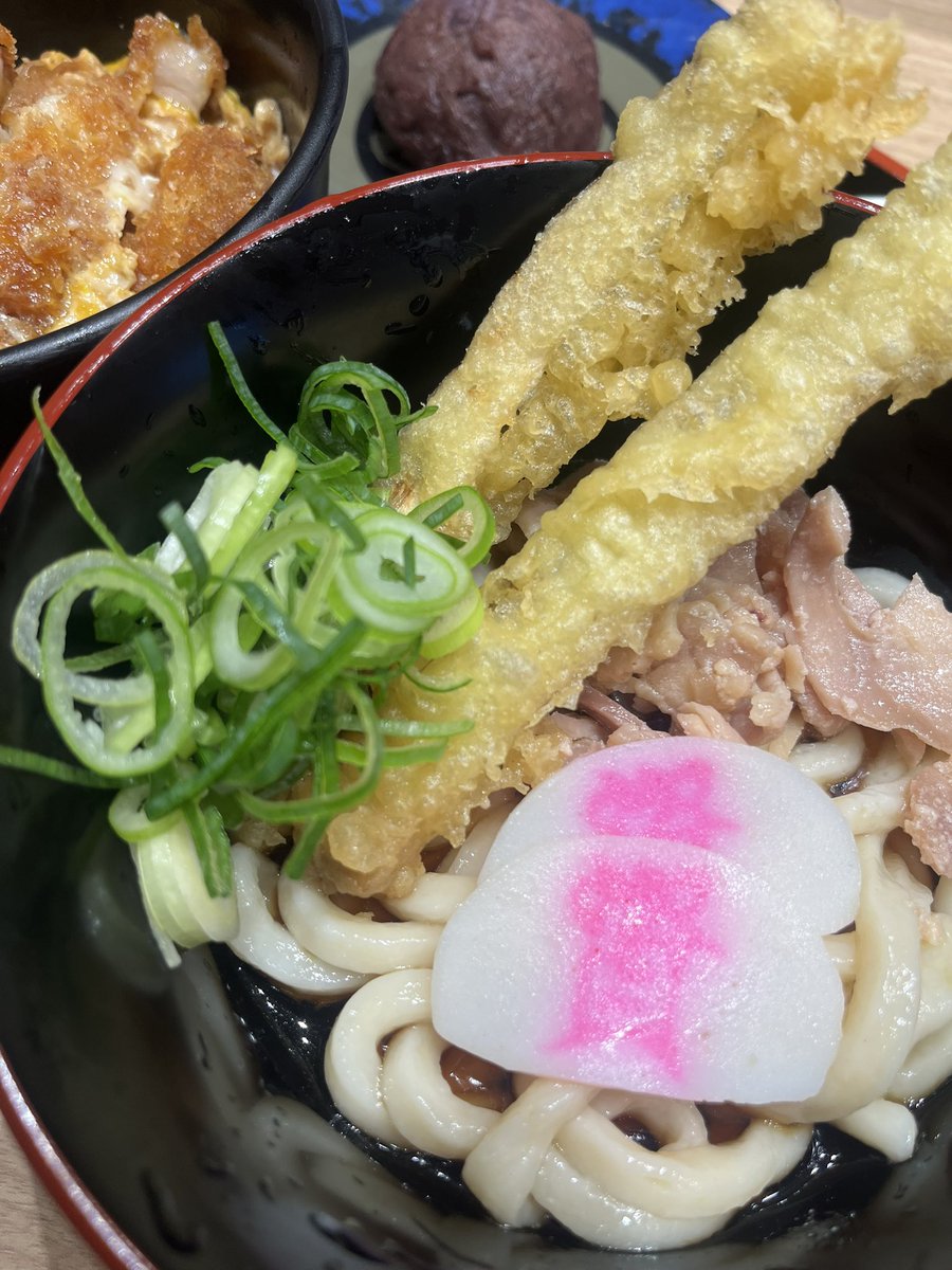 yamaco_1203's tweet photo. 初スケさん！＠鹿浜
並んだけど感動しました（おはぎにも🤤ﾝﾏ
#資さんうどん https://t.co/EvzwuTHTHN