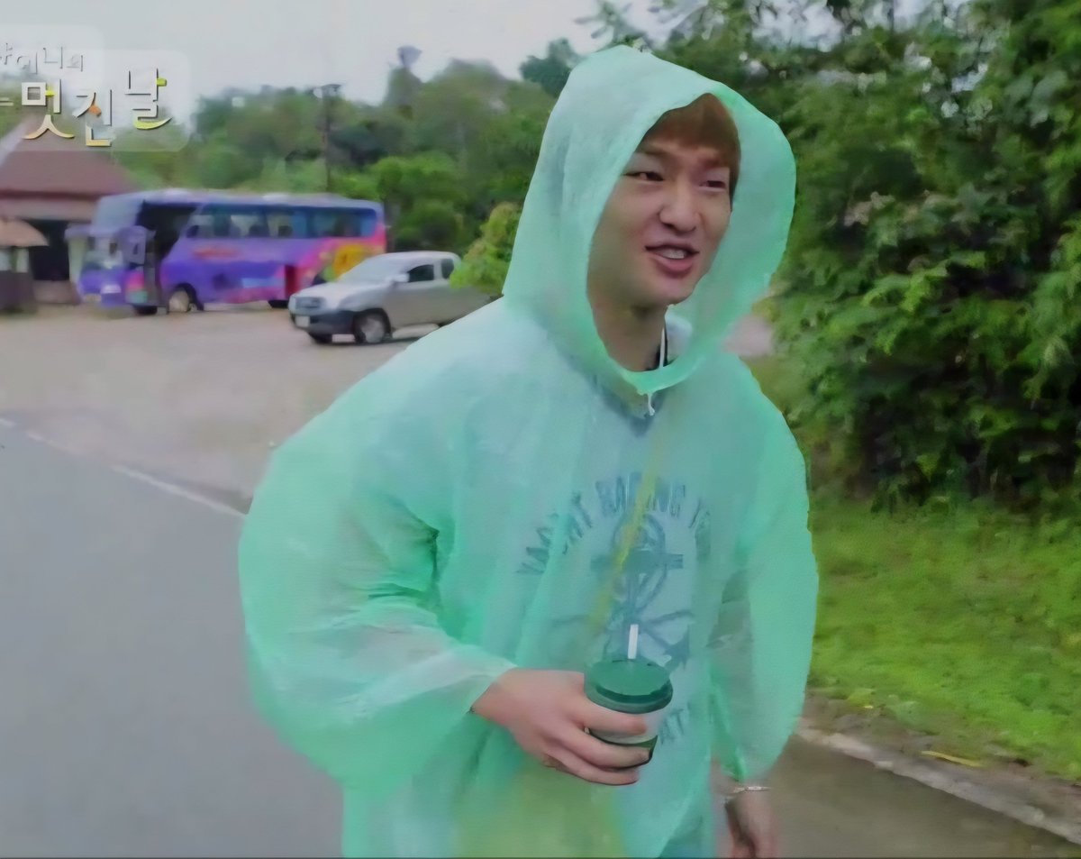 jinkirella's tweet photo. Same picture https://t.co/qxSbdNdgZr
