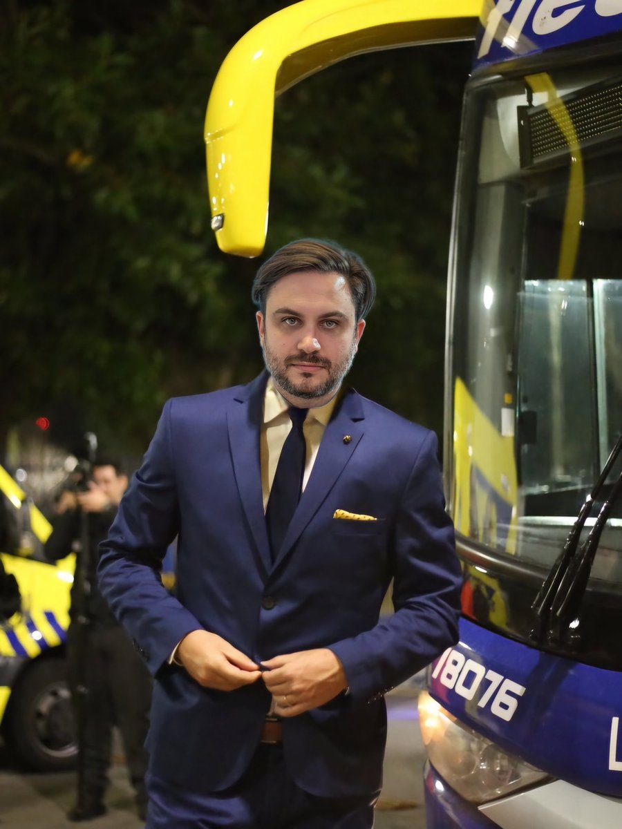 PeluCavani's tweet image. 🟦🟨 Se retiró de la política, no renovó banca. El club está tomado por Massistas. Macri y Angelici es lo mismo que Riquelme.

Os vengo a proponer un sueño: RAMIRO MARRA PRESIDENTE DE BOCA