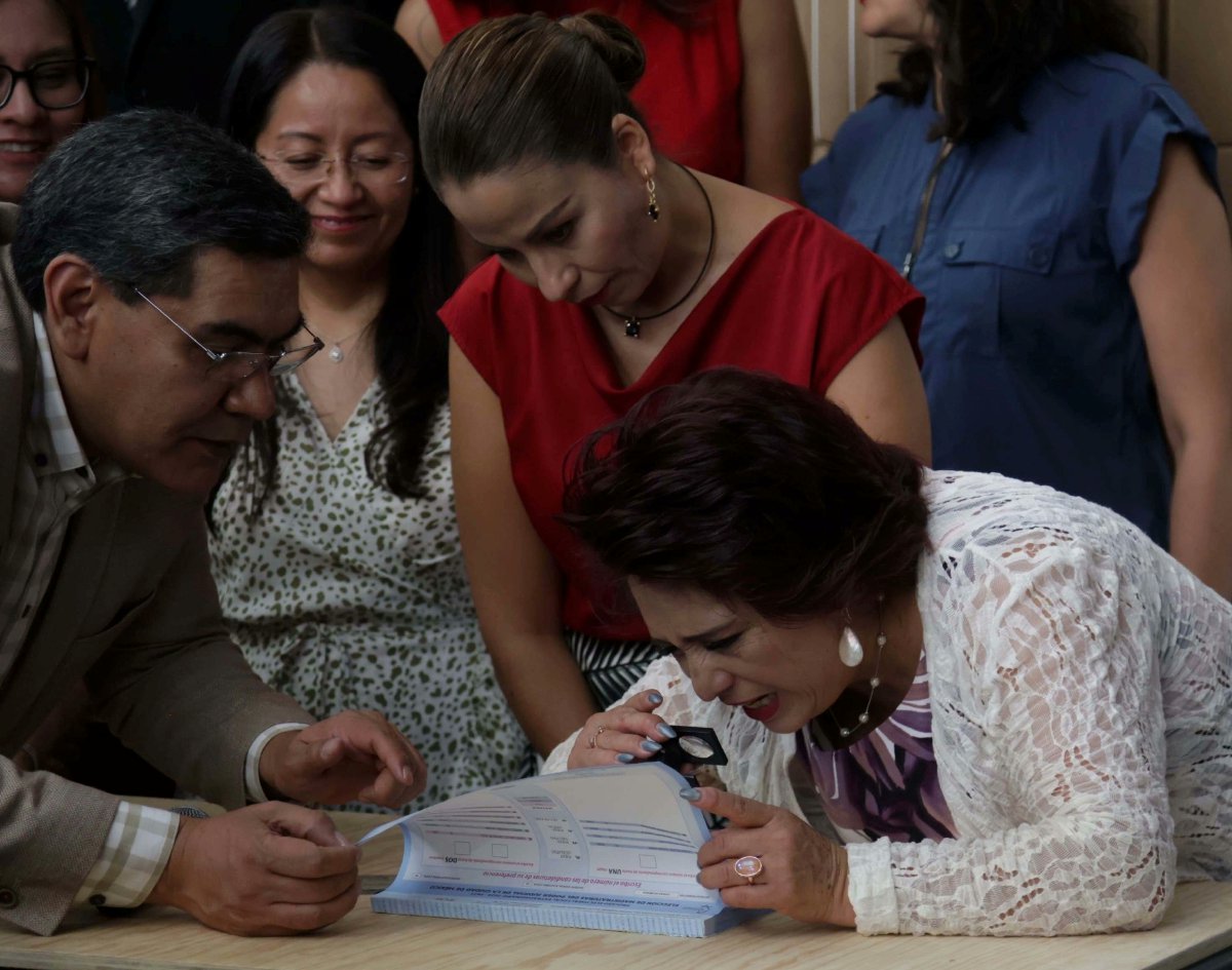 "RETROCESO JUDICIAL" | El semanario británico #TheEconomist afirma que "el gobierno de #México está socavando el Estado de derecho: los jueces electos serán perjudiciales para la gobernabilidad y beneficiosos para las pandillas". Análisis de la reforma judicial que impulsa el