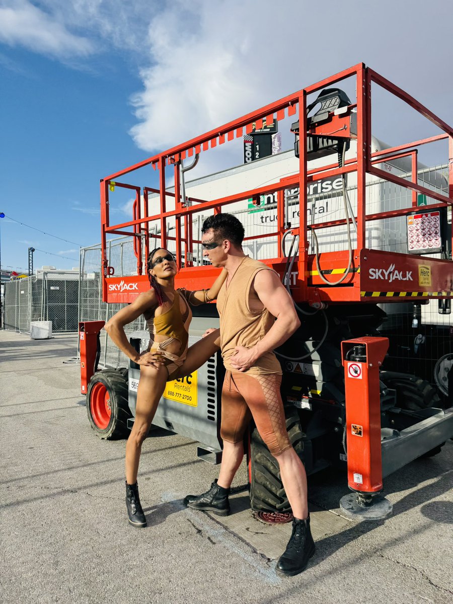 #edc2025 <a href="/EDC_LasVegas/">EDC Las Vegas</a> has been FIERCE performing at Salvage City Supper Club <a href="/insomniacevents/">Insomniac Events</a> .  #EDC #Circusgirl #edclv #edclaavegas 🎪👩🏽‍🎤🎧🌸👠

#handtohand #acrobats #dinnershow #circus <a href="/EdC/">edc</a> <a href="/LasVegasLocally/">Las Vegas Locally 🌴</a> <a href="/CityOfLasVegas/">City of Las Vegas</a> <a href="/Vegas/">Las Vegas</a>