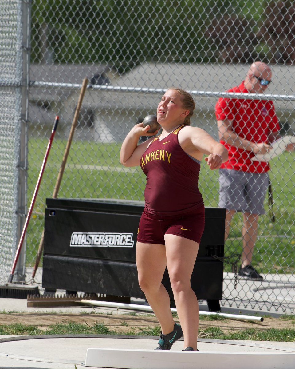 brettebentz's tweet photo. A few weeks ago, I threw a PR of 31' 10.5" to make it to Districts in shot! Last week at Districts, I threw over a 3 foot PR to hit 34' 11.75" and scored points for my team!
#HardWorkPaysOff @ankenytrackxc https://t.co/kcq4qroHce