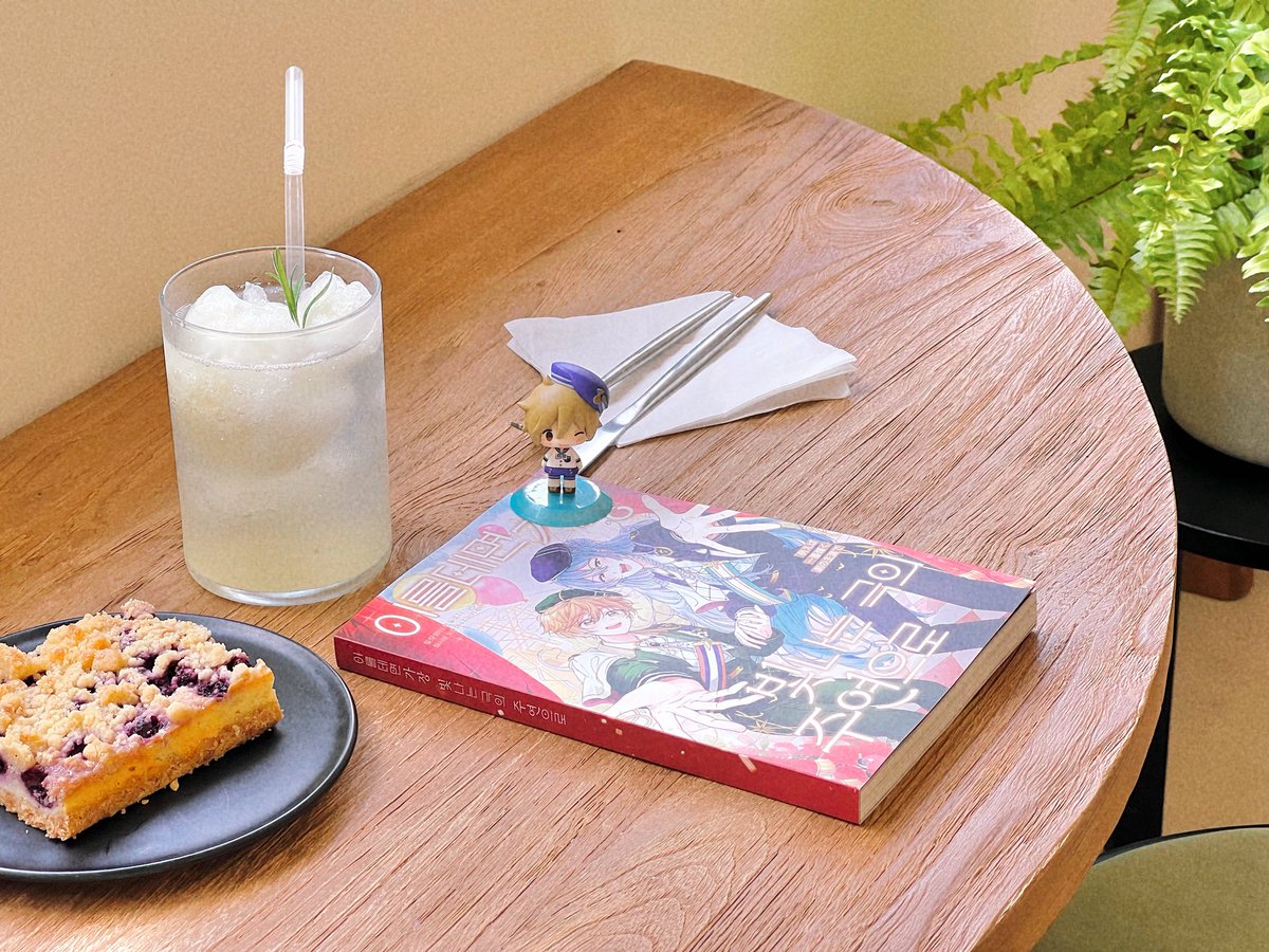 #이를테면_가장_빛나는_극의_주연으로

나도 이제 토모와타 앤솔있어 🐰🕊️