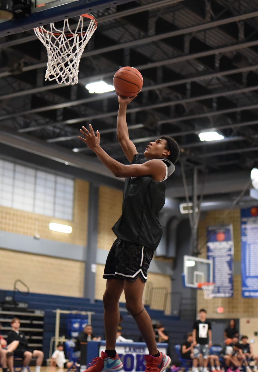 CoachVargas1's tweet image. The @HolmesHuskyBB Huskies kick off summer league with 2 wins tonight against SACS. Both our JV and Varsity will play against Wednesday night at Highlands. Way to go fellas! Thank you to @CalculatedCaptr for snapping photos of our boys tonight.