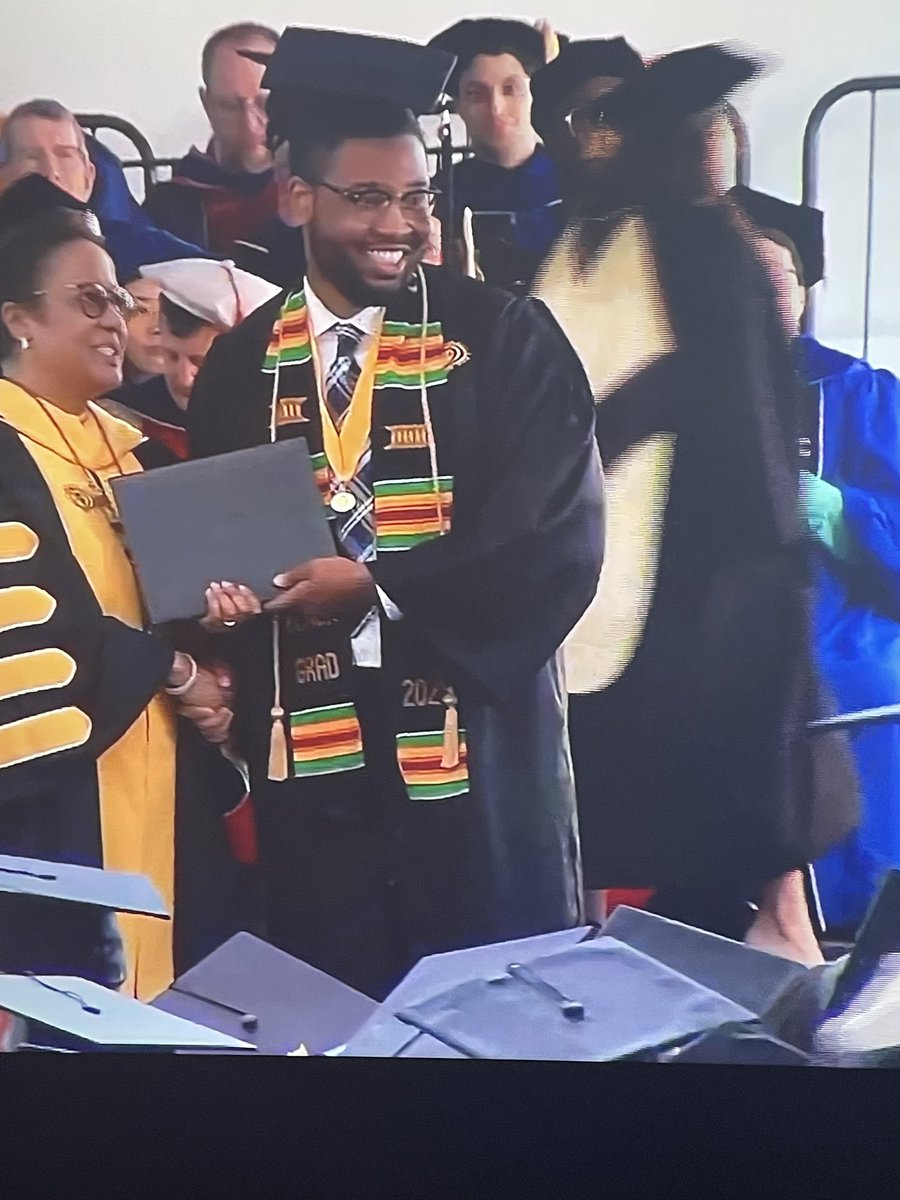 dbking65's tweet image. Y’all. My Baby Boy is a college graduate! B.S., Computer Science, With Distinction, Harvey Mudd College. Claremont, CA. I am so very proud. 👨🏾‍🎓
