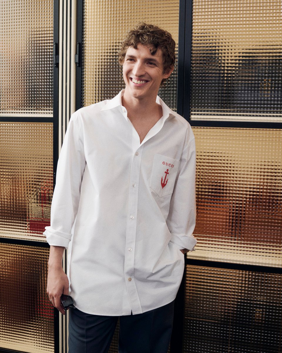 gucci_jp's tweet image. #GucciCruise26 コレクションが発表されたフィレンツェのグッチ アーカイブにて。ポール・メスカル #PaulMescal とアリオシャ・シュナイダー #AliochaSchneider を撮影。