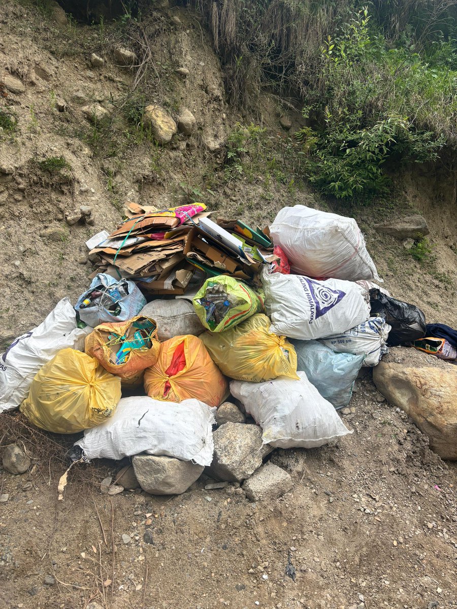 iPradeepSangwan's tweet photo. If waste is segregated how many cows can be fed on a daily basis 

Every household must reintroduce this simple lifestyle practice to keep the solid waste segregated 

#HealingHimalayas #Kullu #ParvatiValley https://t.co/ala5y6Jx7w