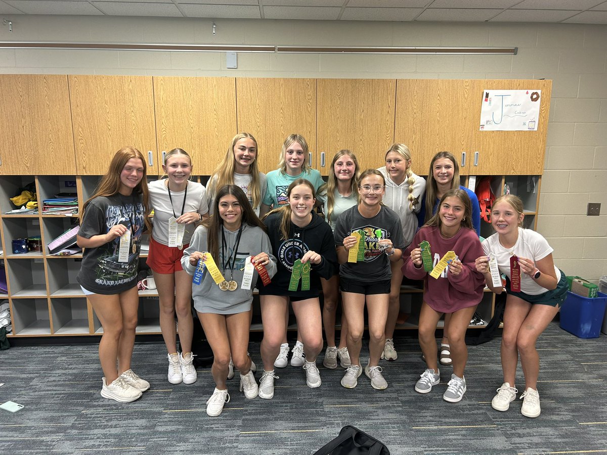 MrsGray_RMS's tweet image. Congrats to the 7th and 8th grade girls district track placers. Individuals received their ribbons, 8th graders gave some quality advice to our 7th graders, and we all enjoyed popsicles! Thanks for a great year and memories! @Russellacts @mps_russell