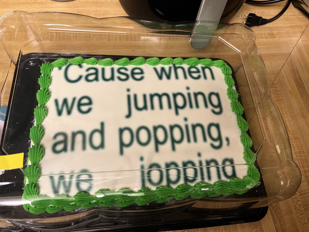 shuamnoroll's tweet photo. mais alguem querendo pegar um pedacinho do joppicake #ANADAY https://t.co/A9DxQl69RX