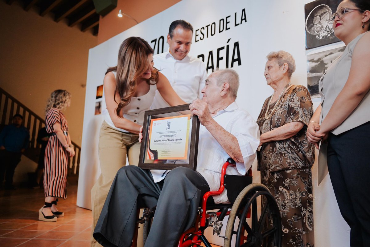tonoastiazaran's tweet photo. 70 años detrás de la cámara… y toda una vida capturando el alma de Hermosillo. 📸 Con esta emotiva exposición, rendimos homenaje a Memo Moreno, cuya lente nos regaló historia, memoria y orgullo.

Así arranca la Ruta del Arte en el Colegio de Sonora, como parte de las #FiestasDelPitic2025 🎉 ¡Te esperamos del 22 al 25 de mayo para celebrar el #MovimientoQueTransforma!