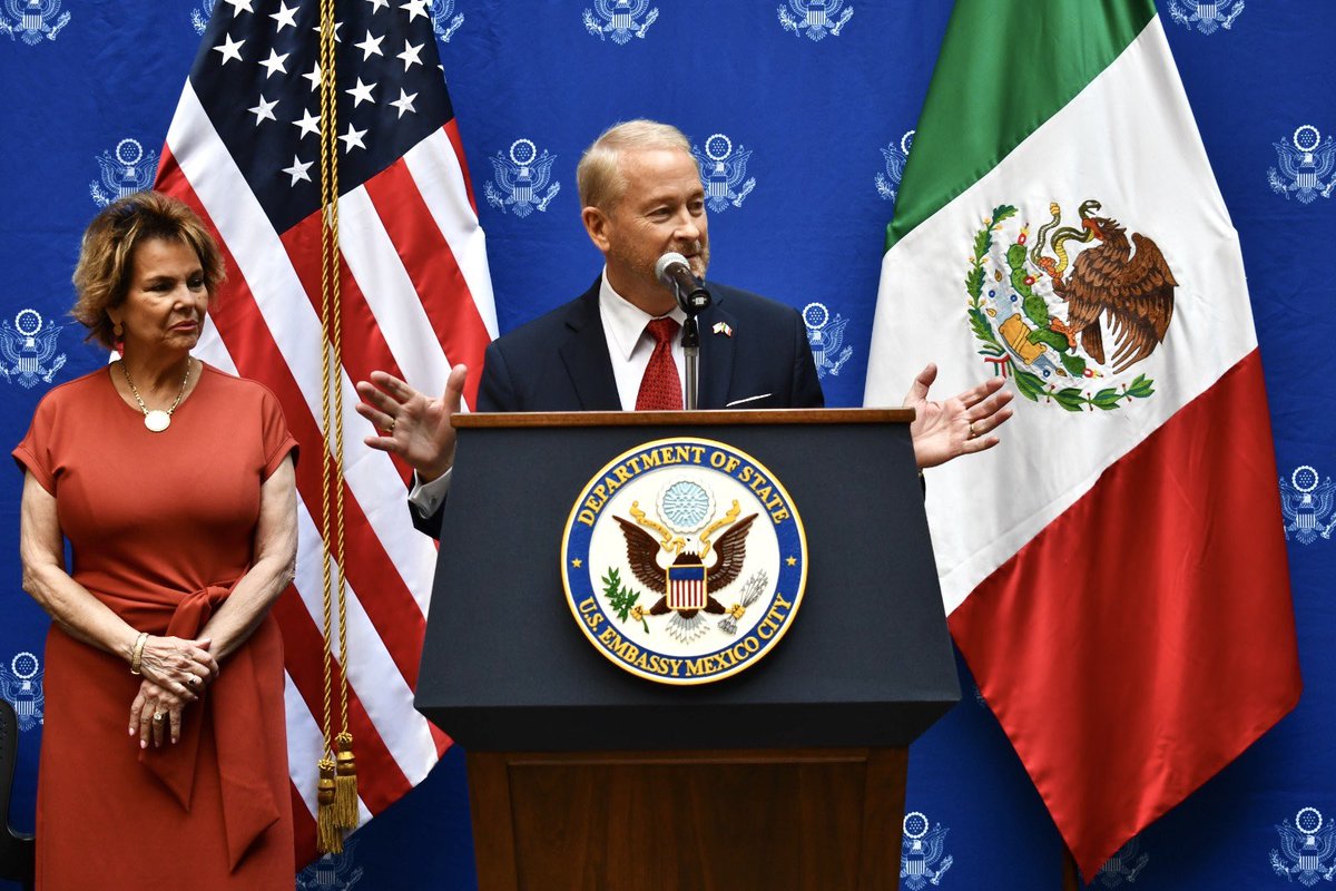 Embajador Ronald Johnson tweet media