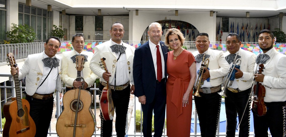 Embajador Ronald Johnson tweet media