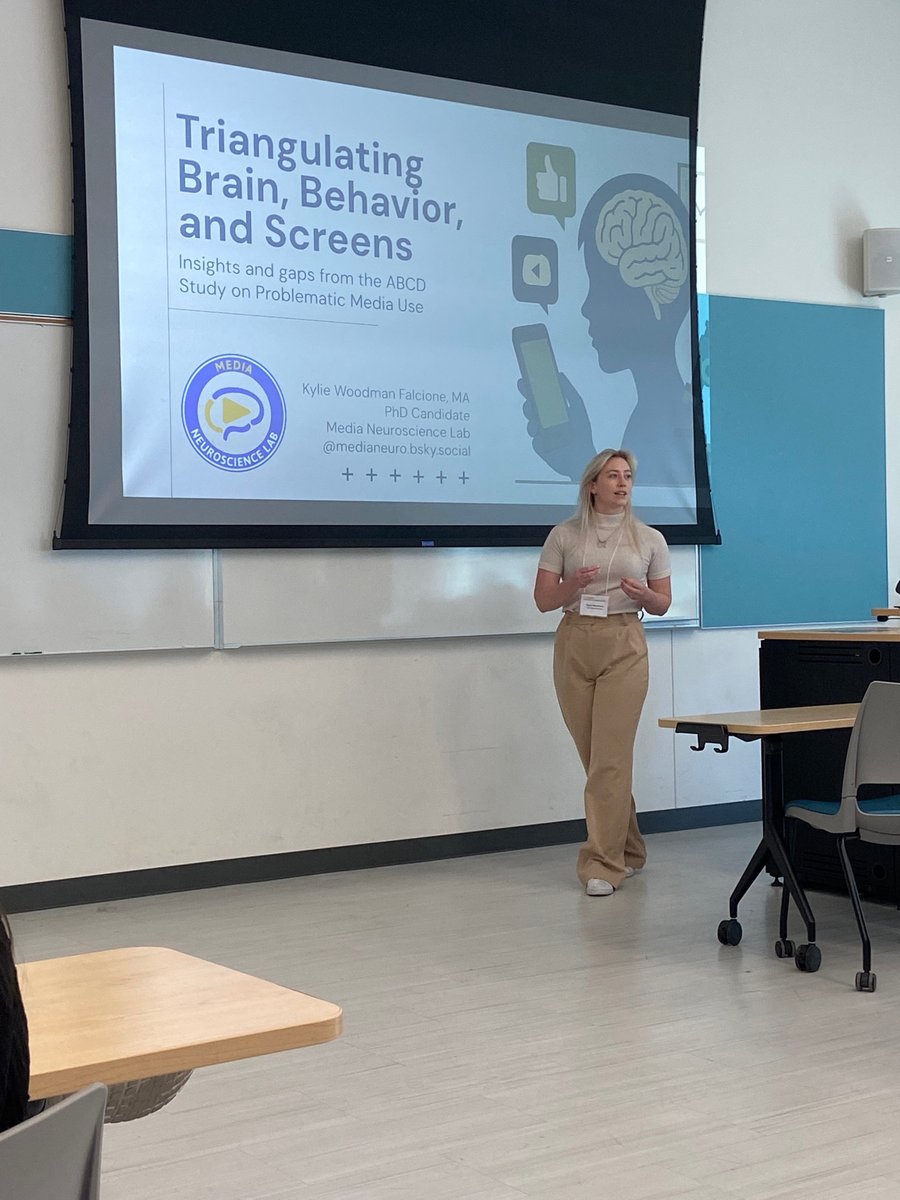 Excited to officially announce I’m on the job market this year! I've spent 6 years working with ABCD data to explore media use &amp; teen mental health—recently shared my work at
#commhorizons2025 at UC Davis. Looking ahead to new research on media affordances &amp; problematic use!