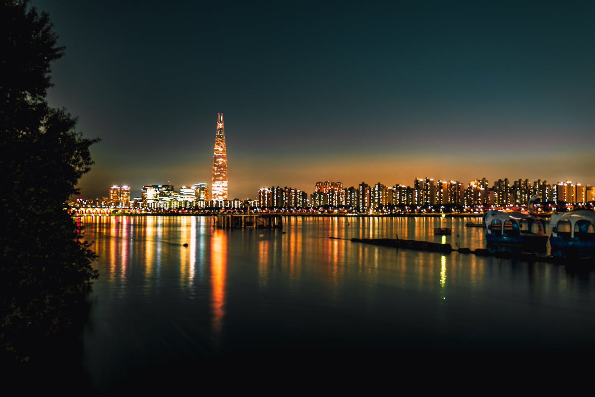 Master3Language's tweet image. A masterpiece in steel and light—Seoul’s skyline dazzles with Lotte’s iconic rise. 🏙️✨ 

■Download your free Korean learning PDFs! ow.ly/fWUl30jPBmx
■Source: pexels.com

#SkylineMagic #SeoulElegance #SeoulSkyline #LotteWorldTower #CityOfLights #learnkorean