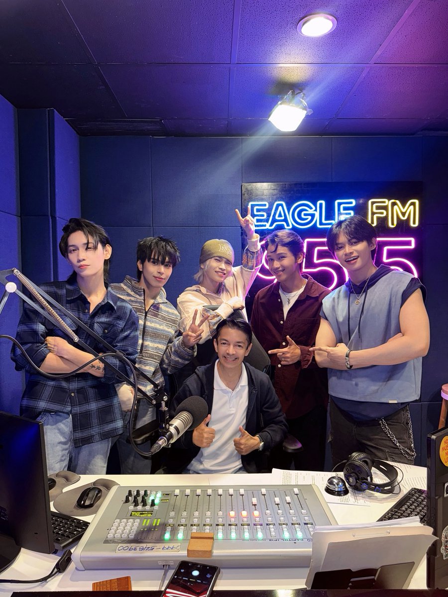 [ 6ENSE | Eagle FM 95.5 ]

Thank you, Eagle FM 95.5 for having us!
We’re really grateful for the chance to share our music and connect with more listeners.

Had such a fun time chatting with DJ John Lemon 🤘#6ENSE #Maquinisph