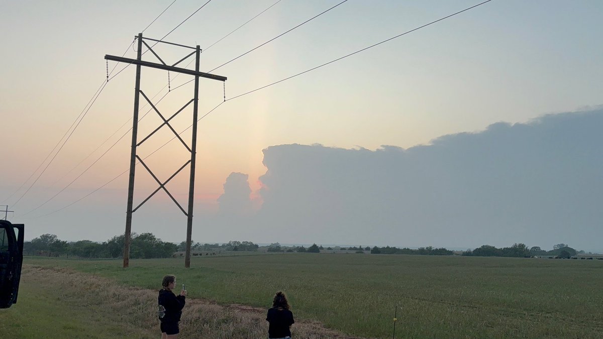 StormChaseTeam's tweet image. CHASE DAY 4: Yesterday’s dry line cooked up some great views for us near the Kansas/Oklahoma border ⛅️