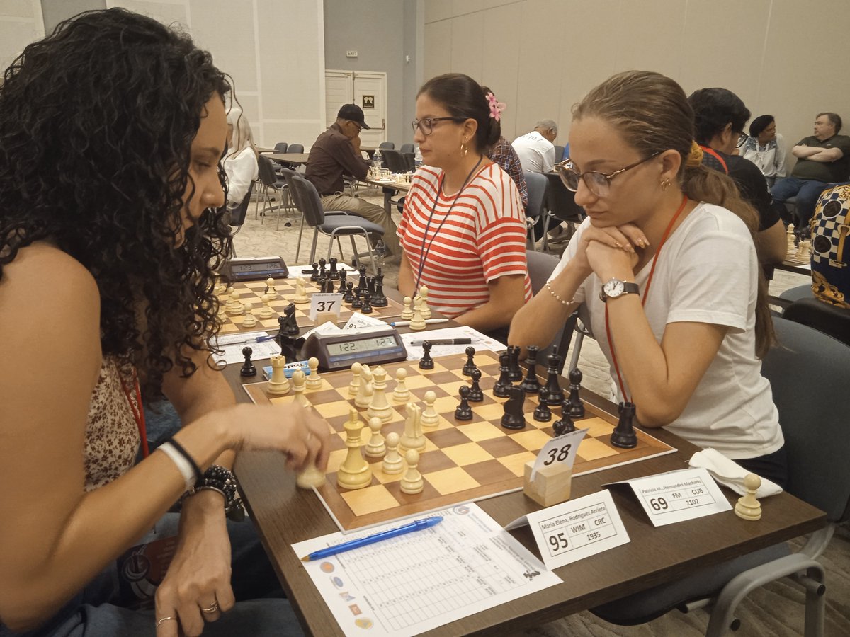 Medalla de 🥉 para el ajedrecista de Villa Clara Elier Miranda en el Abierto del Memorial Capablanca.
♟️En el Centroamericano Sub 20 años reino la saguera Jinela Rodríguez, quien consiguió el título de Maestra Internacional con norma de Gran Maestra.