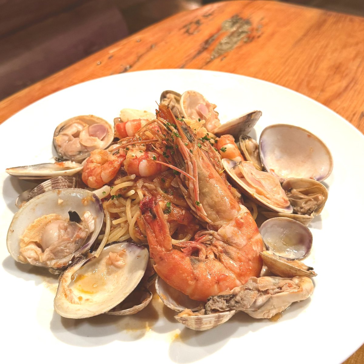 SEASONG72696455's tweet photo. \SEASONGのおすすめパスタ/
ぷりっぷりのエビと旨味たっぷりのアサリを贅沢に使った、魚介のトマトソース
魚介の旨みがしっかり絡んだ特製ソースで、ひと口ごとに海の香りが広がります。
ぜひお試しください!
#パスタ #シーフード #グルメ #レストランSEASONG #SEASONG #ペットOK #わんことSEASONG https://t.co/iERuZCAysl