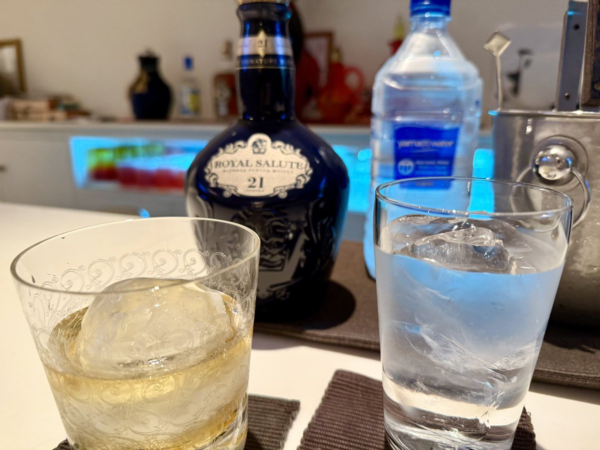 昨晩は久しぶりに那覇まで呑みに出た。積もる話が多過ぎて情報過多で処理できん。