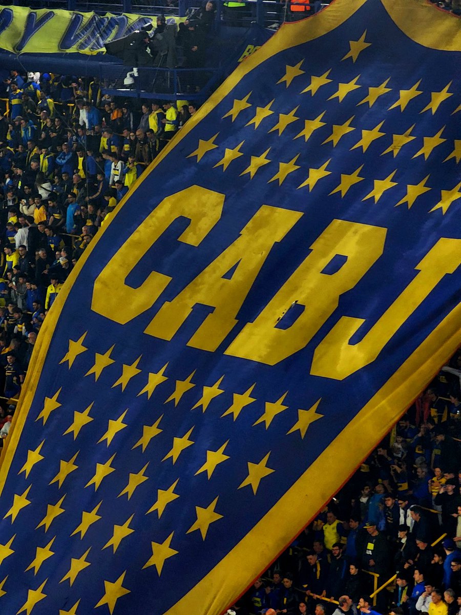 Hay que echar a la mitad de los jugadores, están hechos una poronga no juegan a nada, les queda grande la camiseta!, respeten el club y el escudo HDP !