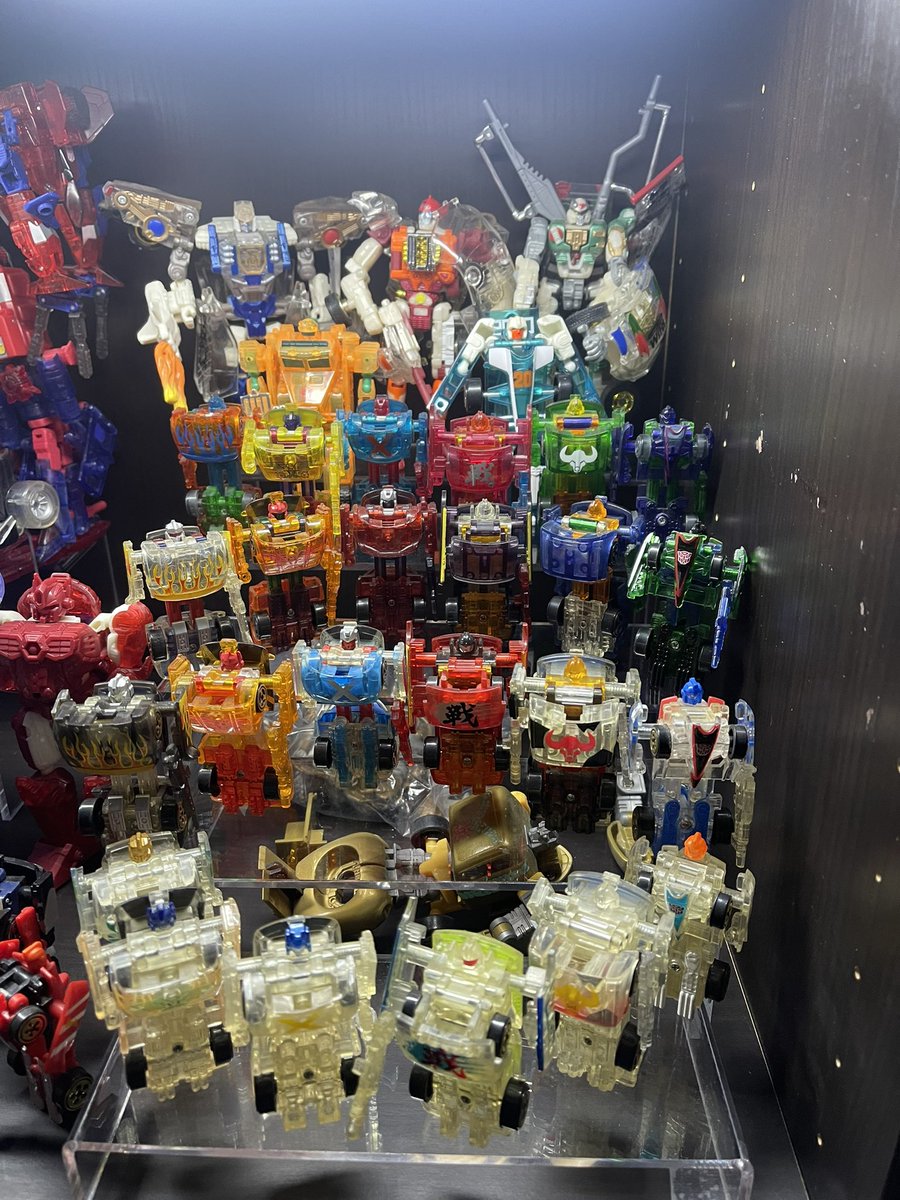 Moved the clear shelf to my Billy bookcase and got a Lightning Deal on some LED lights. Had to pull Year of the 🐐 Optimus Prime out of the mix to make this work, but I was able to add another set of Spychangers in the process. Also expanded the GPS tomb.

#Transformers