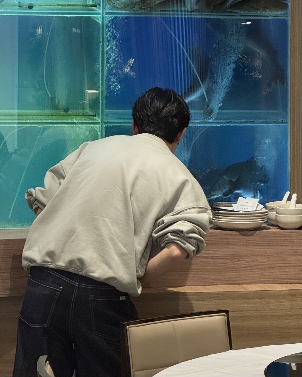 BIRUZIP's tweet photo. Biru 💭 update 

🐦: Ikannya lucu banget! Jujur ga tega makannya 🥺🥺

#.BIRU https://t.co/EbVzcjgVM4