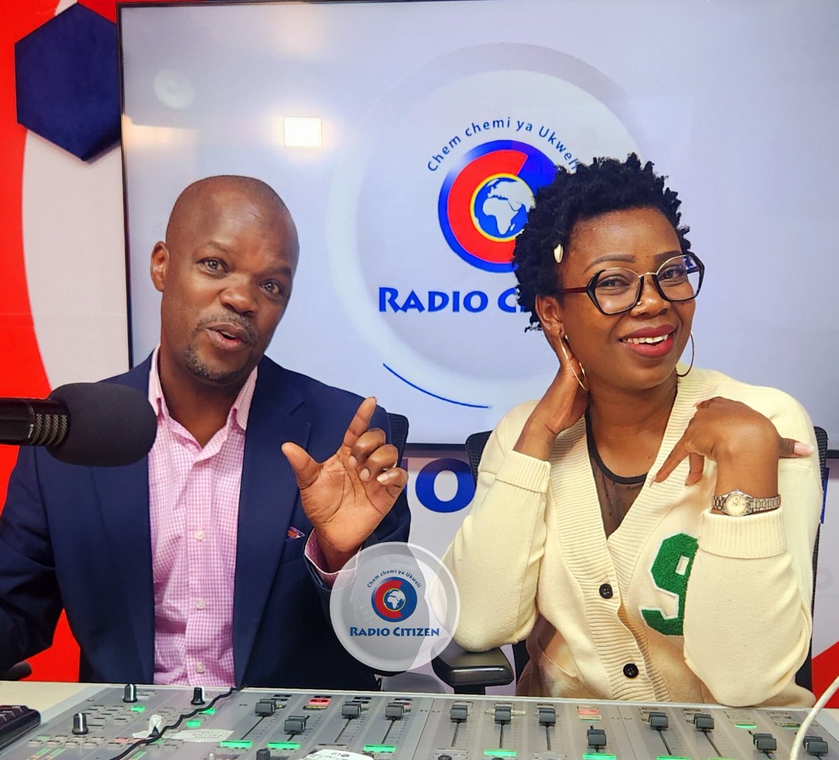 Smile....pause for the cameras it's a beautiful morning ya kusikiliza #JamboKenya . Umeamkaje ? 
<a href="/VincentAteya/">Vincent Ateya</a> <a href="/MelodySinzore1/">MelodySinzore1</a> 

#JamboKenya 
#RadioNumberOne