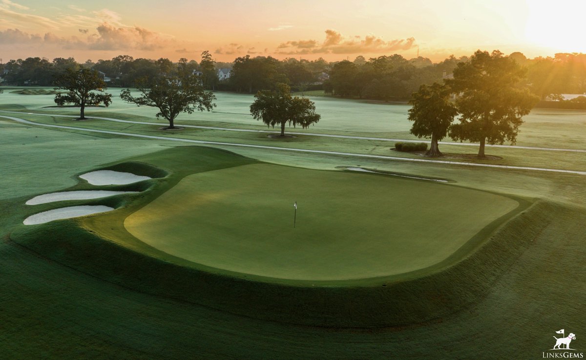LinksGems's tweet photo. Crescent City’s finest checking in, by request.

Metairie Country Club was founded in 1922,  designed by Seth Raynor and built by the legendary Joe Bartholomew.

Like the city itself, this place is flat, fast and fun. https://t.co/IUz6OSB2Pv