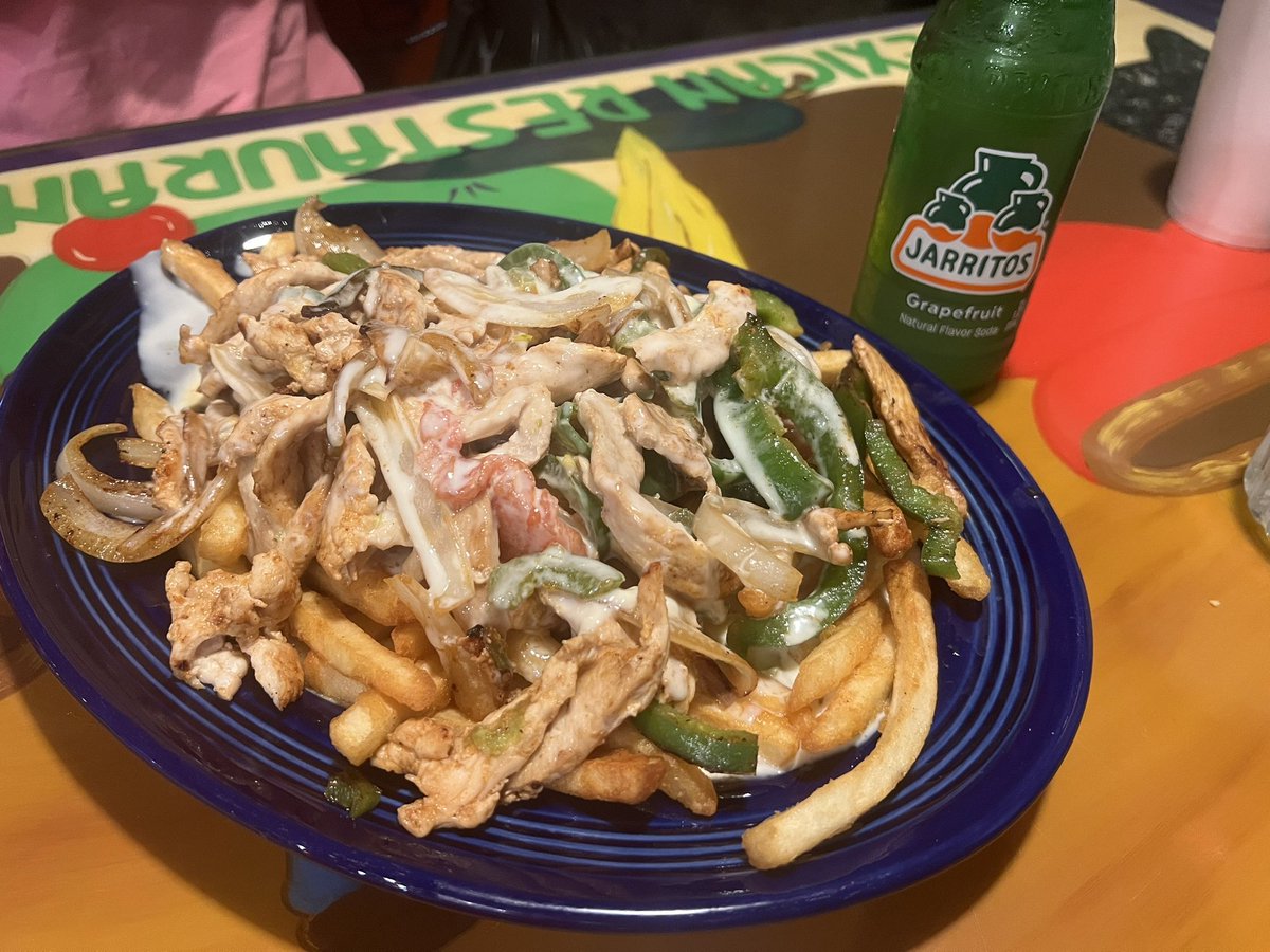 Chicken Fajita Fancy Fries 😋 
Jose Jalapenos- A taste of Mexico the whole family can enjoy!®️