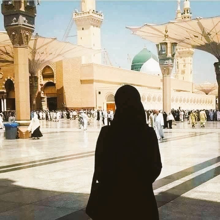 ذکرِ محبوب ﷺ میں مشغول وہیں ہو جاؤں
گر تصور میں بھی اُن ﷺ کا رُخِ زیبا دیکھوں

✨اگر رحمت کی کوئی مجسم شکل ہوتی تو یقیناً یہ بارش ہوتی جس نے مجھے روضہ رسولﷺ کے سامنے بھگویا ہے❤️

صلی اللہ علیہ وآلہ وسلم ﷺ❣️
میں صدقے یا رسول اللہﷺ ♥️
#منہاج_سیدا