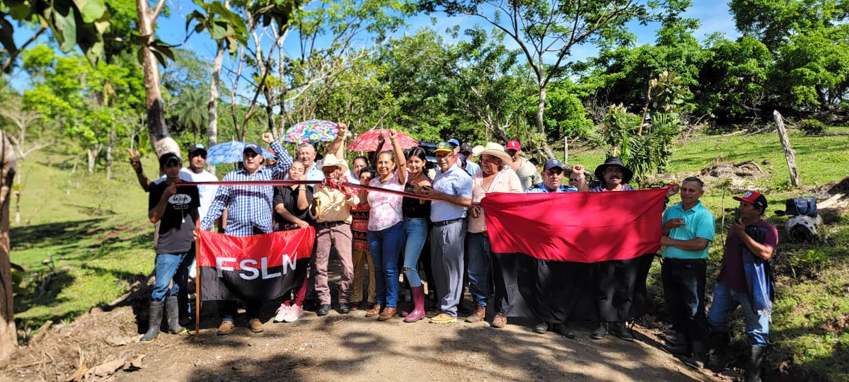 AdelanteSiempr_'s tweet photo. En el municipio de #MuelledelosBueyes, en celebración del Mayo Glorioso y Victorioso, el Buen Gobierno Sandinista, a través de la Alcaldía del Poder Ciudadano, realizó con alegría la inauguración de las obras de mejoramiento de 8 km de camino productivo en la comunidad #LaTortuga https://t.co/IJK6g40ATR
