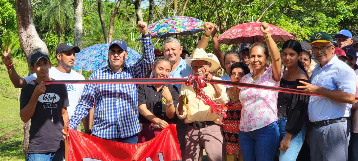 AdelanteSiempr_'s tweet photo. En el municipio de #MuelledelosBueyes, en celebración del Mayo Glorioso y Victorioso, el Buen Gobierno Sandinista, a través de la Alcaldía del Poder Ciudadano, realizó con alegría la inauguración de las obras de mejoramiento de 8 km de camino productivo en la comunidad #LaTortuga https://t.co/IJK6g40ATR