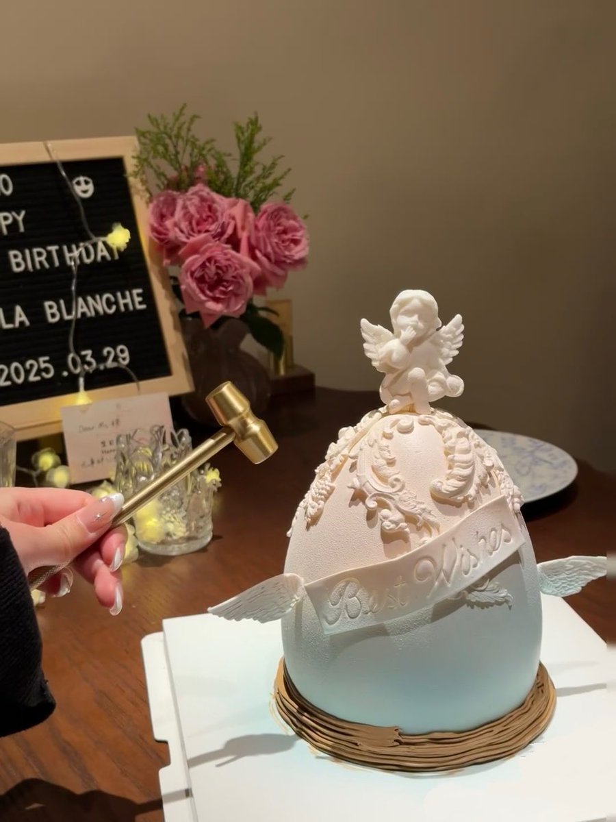 isongyang's tweet photo. 拿到蛋糕后被惊艳了ʚ🥚ɞ
今年的破壳日蛋糕喜欢喜欢🫧🫧
I was amazed when I got the cake ʚ🥚ɞ
I love this year's birthday cake 🫧🫧 #BirthdayCelebration #AmazingCake https://t.co/UhjVp5VuHv