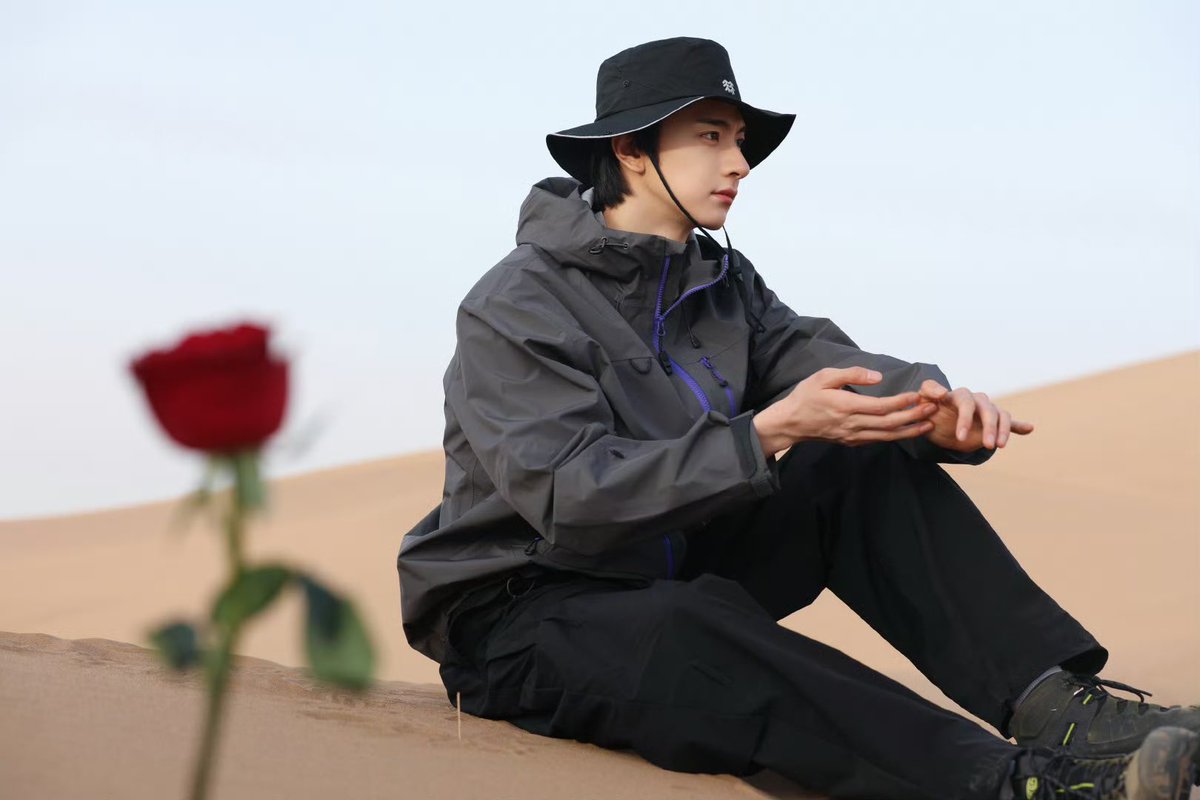 dramapotatoe's tweet photo. #LinYi’s studio shares new snaps for 520

More - https://t.co/wxrglEQ8V6 https://t.co/6t6dYg8xBi