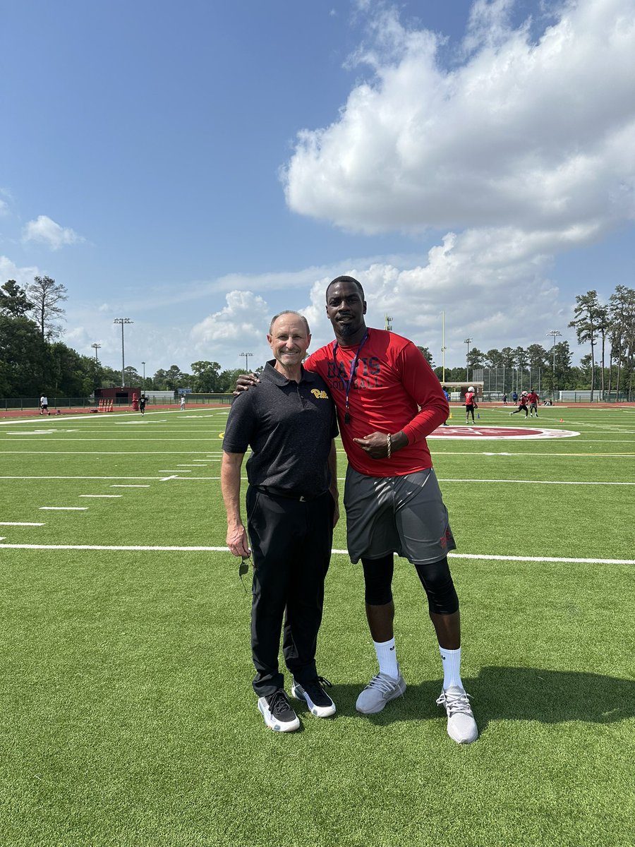 Davis Falcons Football (@davis__football) on Twitter photo Shoutout to <a href="/BatesBacker/">Randy Bates</a> from University of Pittsburgh for stopping by Davis. We appreciate you coming out!
#RecruitBOD Shoutout to <a href="/BatesBacker/">Randy Bates</a> from University of Pittsburgh for stopping by Davis. We appreciate you coming out!
#RecruitBOD