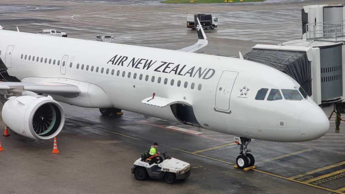 Air New Zealand believes it may soon see a resolution to a storm of supplier issues that have delayed new additions to its fleet and grounded its aircraft. #aviation #aerospace
bit.ly/4k6loR9