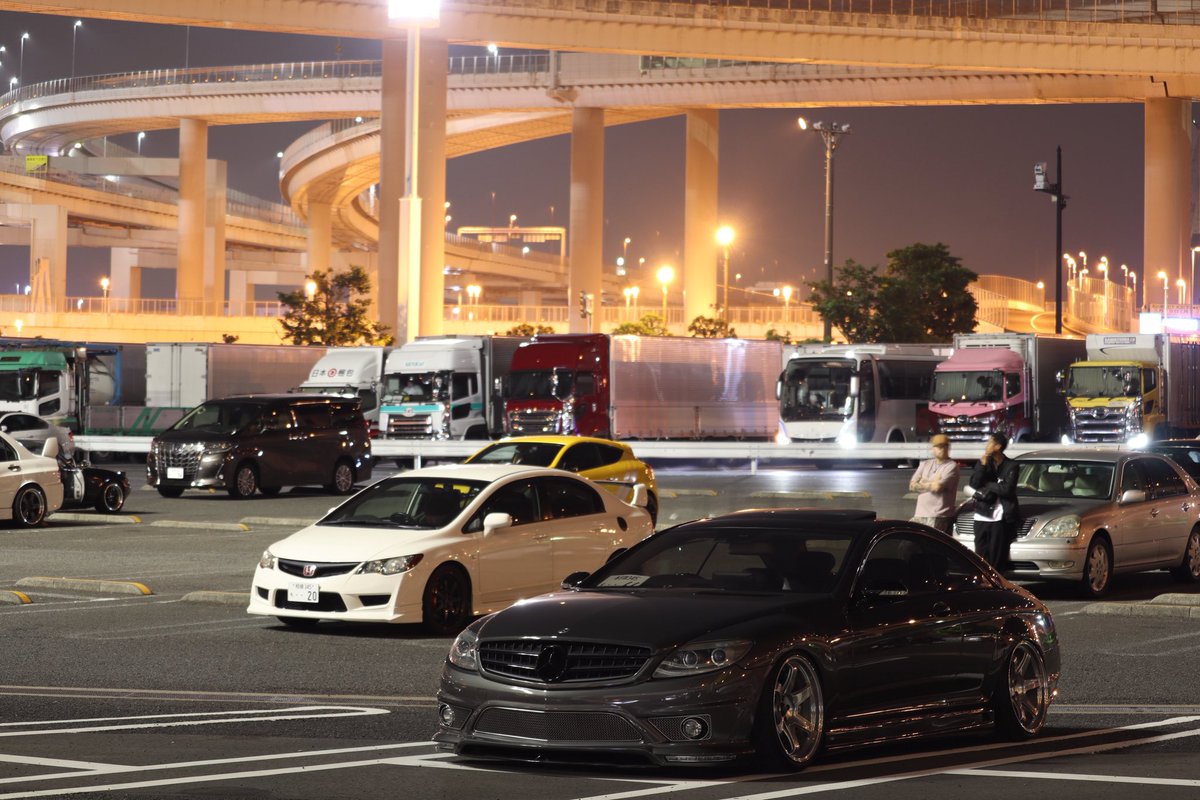 birthhpky's tweet photo. 久しぶりの大黒PAは21時過ぎから台数増え出して、22時頃にはほぼ満車でビックリw
20時ごろ行って写真撮れてよかったw

#c216 #w216 #CL500 #CL550 #CL63
#TE37 #ベンツ https://t.co/BViCDKVH21