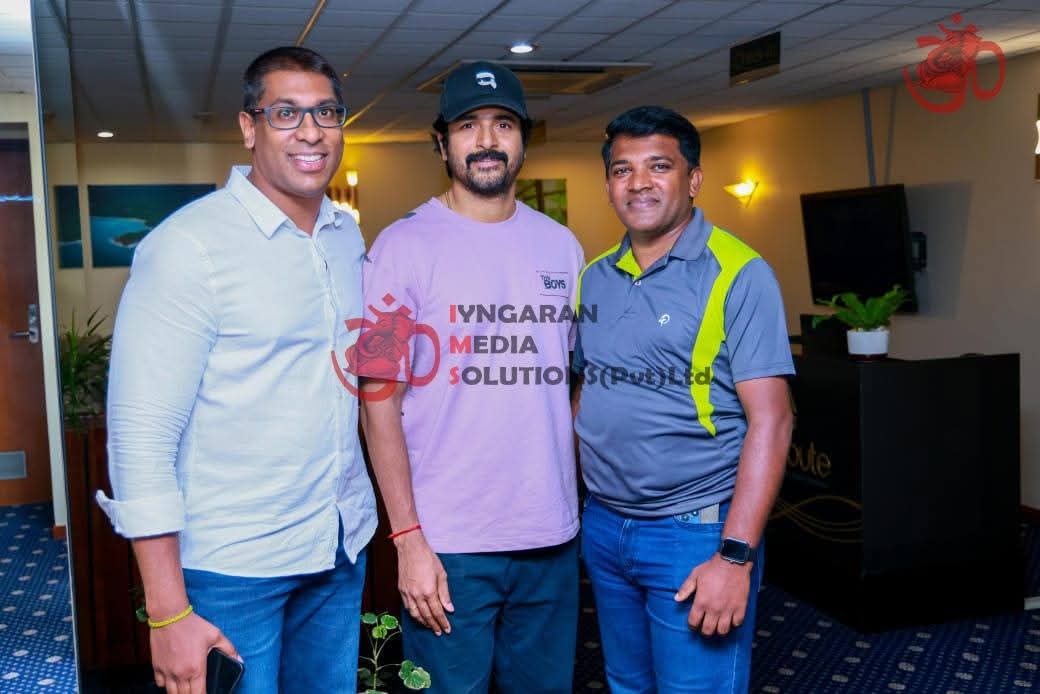 SriLanka_SKFC's tweet photo. #Madharasi  Our King @Siva_Kartikeyan's upcoming action thriller directed by @ARMurugadoss Sir  is in its final schedule, currently being shot in Sri Lanka🇱🇰!
Get ready for fireworks #SKBloods 😎💥

#KingSK #Parasakthi Follow @SriLanka_SKFC 💙✨
@AllIndiaSKFC @MalaysiaSKFC_ https://t.co/WTPGHgDJYr