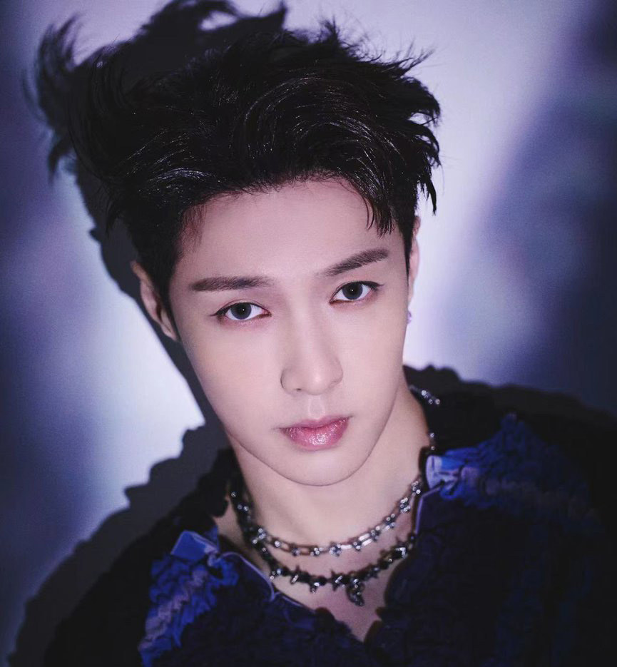 WORLDMUSICAWARD's tweet photo. "Step" by EXO's #LAY has been certified Platinum by #TencentMusic #China! It's Lay's 3rd certified single by Tencent Music and 2nd platinum song along with "Face Mask"! His "RB2U" has already been certified Gold with "Legend of A Legend" and "Opening the Sky" almost gold! 💪𓊍🏅💿🇨🇳✖️🥈🎶🔥👑🩶💜

#Step #FaceMask
#RB2U #LAY
#EXO #LayZhang
