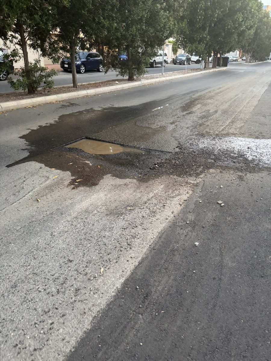 إلى متى..؟؟؟
بلاغات و تصعيد و شكاوي و النتيجه لا شئ…
هدر مستمر للمياه المحلاة منذ ثلاثه اسابيع و اكثر و حفرة كبيرة وسط الشارع و سيارات متضررة..
<a href="/nwc_media/">شركة المياه الوطنية</a> <a href="/NWCcare/">العناية بالعملاء</a> <a href="/JeddahAmanah/">أمانة محافظة جدة</a> <a href="/Balady_CS/">العناية بالعملاء | بلدي</a>