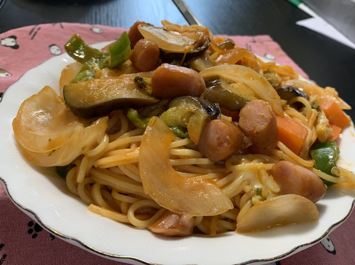 昨日から16時間ダイエット始めたんだけど、お昼が待ち遠しかったよお！野菜たっぷりのお昼ごはん✨盛りすぎた💦