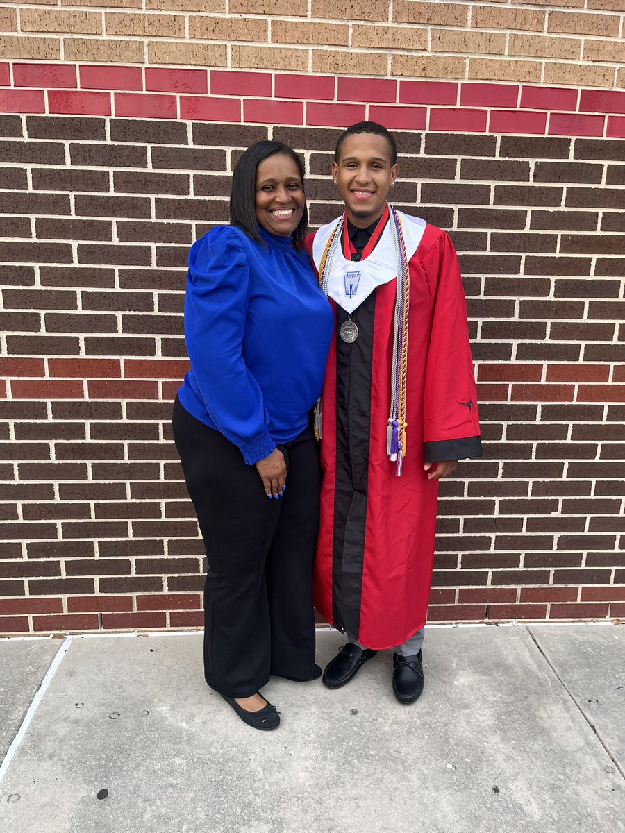 altera_williams's tweet photo. Tonight, my son @j_francis2025 received his honor cords at Westfield High School. I am one proud Momma!!! 

Top 5%
Magna Cum Laude
22 College Acceptances
Offered $406,500 in Scholarships
@whsmustangs https://t.co/EXnKusdWv0